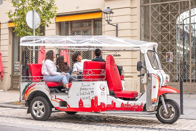 Porto: Tuk tuk vip guided tour - 1.30h - Batalha Square and Porto’s public face