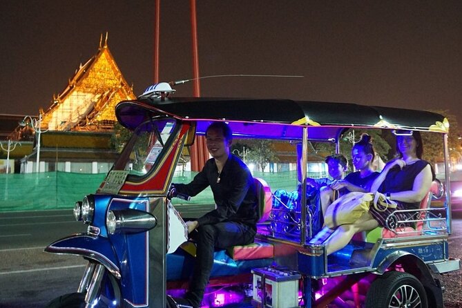 Private Bangkok Night City Tour by Tuk-Tuk with Thai Food - Walking through Pak Khlong Talat