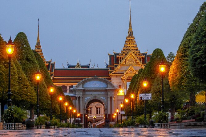 Private Bangkok Night Tour by Tuk Tuk with Dinner - The guide and driver can make or break it