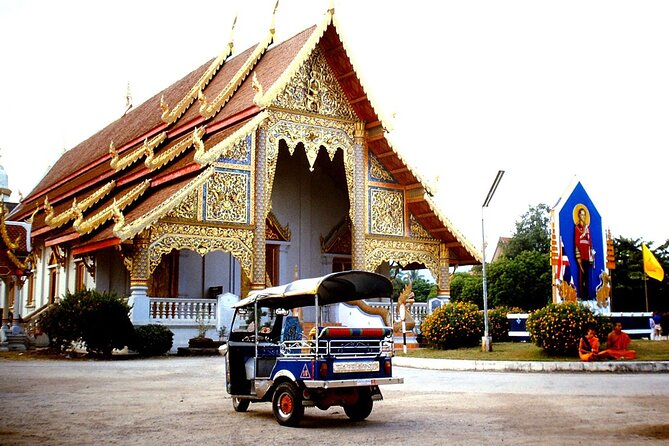 Private Chiang Mai Old City Half Day Tuk Tuk Tour - Muang Mai or Warorot Market