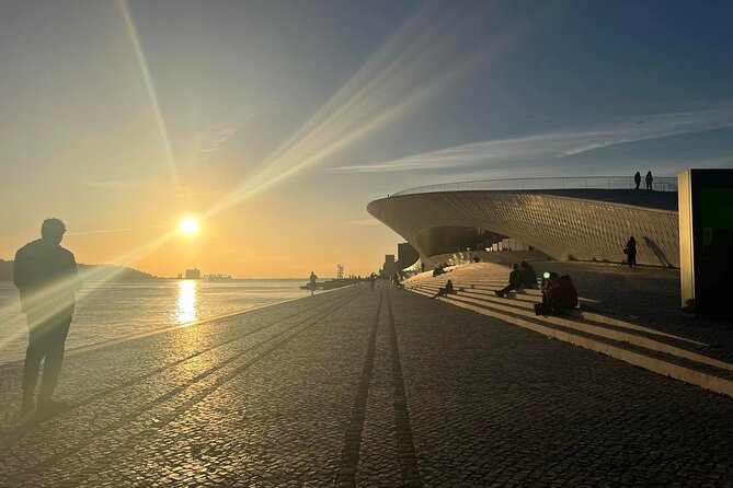 Private Eco Tuk Tuk Tour of Lisbon - Portas do Sol and São Vicente de Fora