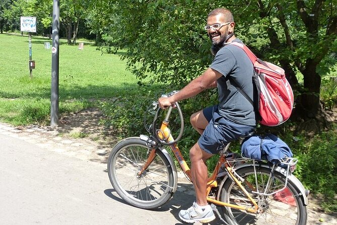 Private Guide Up to Group 6 - ONE Rickshaw, (E)Bikes, E-Scooters - Unter den Linden and Bebelplatz