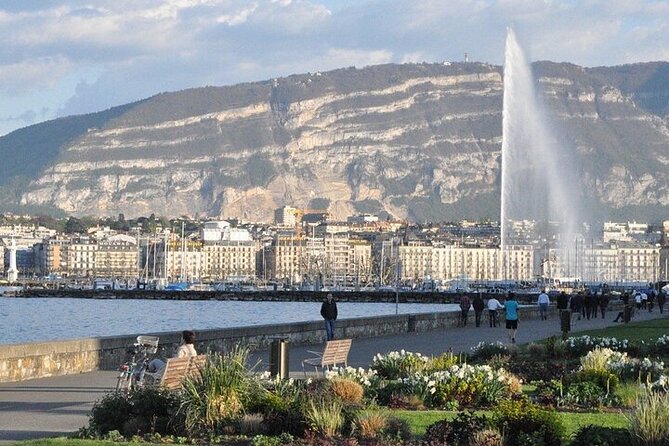 Private Guided Geneva 1 Hour TukTuk City Tour - Lake Geneva and Monument National
