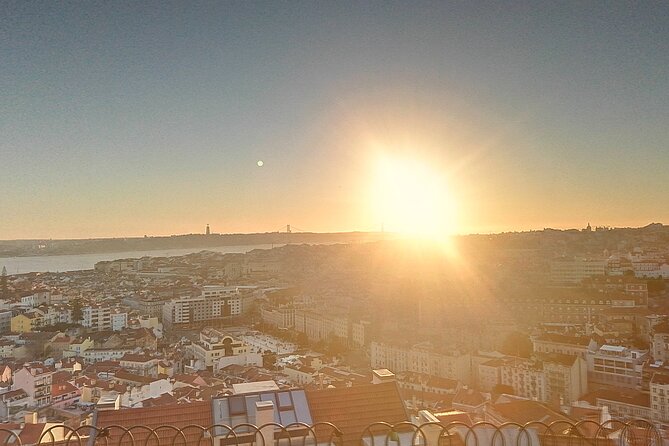 Private Guided Tuktuk Tour in Lisbon - Portas do Sol: Lisbon from a classic viewpoint