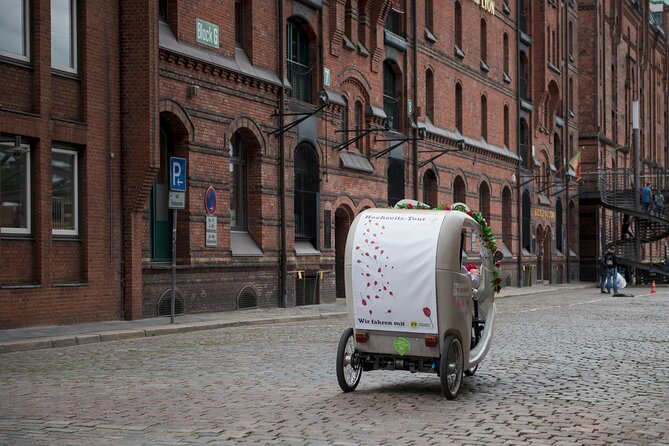 Private Hamburg rickshaw tour for 2 people - HafenCity in 30 minutes: old Hamburg meets new construction