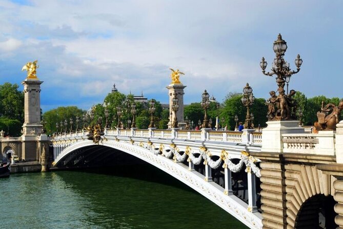 Private Highlights of Paris Tuk-Tuk Experience - A famous shopping square and the final return