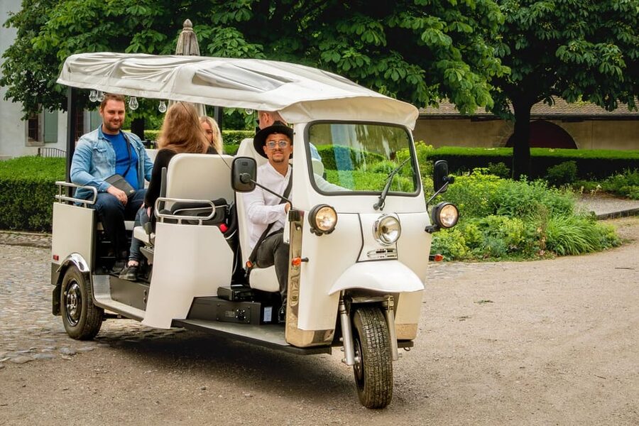 Private Highlights Top Places Tour Electric TukTuk 1h15 - Why a tuk-tuk works well in Geneva