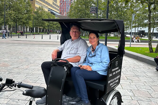 Private Pedicab/Rickshaw Tour of Rotterdam With a Local Guide - What the guides add to the ride