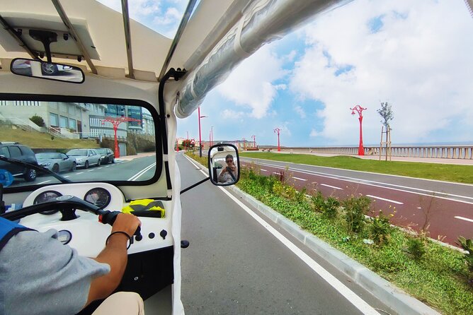 Private PREMIUM Tour EN Tuk tuk A Coruña - Modern monuments and the Octopus