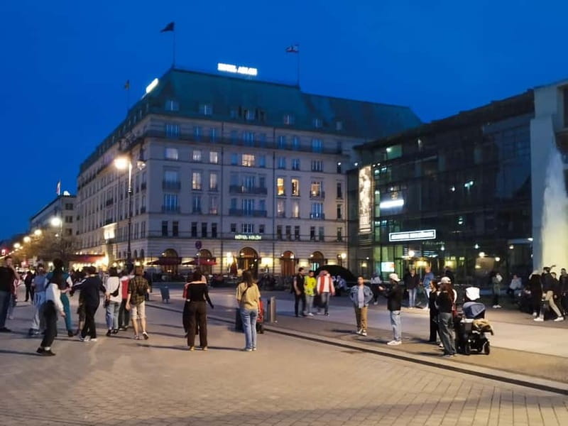 Private Rickshaw Taylor Made By Night Tour - Three hours for a fuller Berlin picture