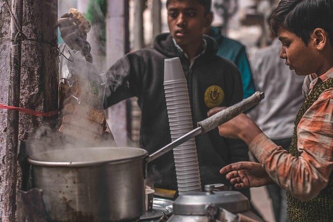 Private Rickshaw Tour of Old Delhi Heritage with Food Tasting - Sis Ganj Sahib and Delhi’s Sikh past