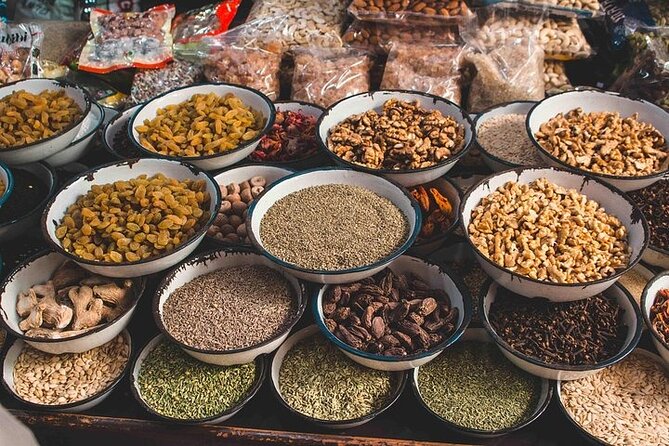 Private Rickshaw Tour of Old Delhi Heritage with Food Tasting - Kinari Bazaar and the craft of celebration