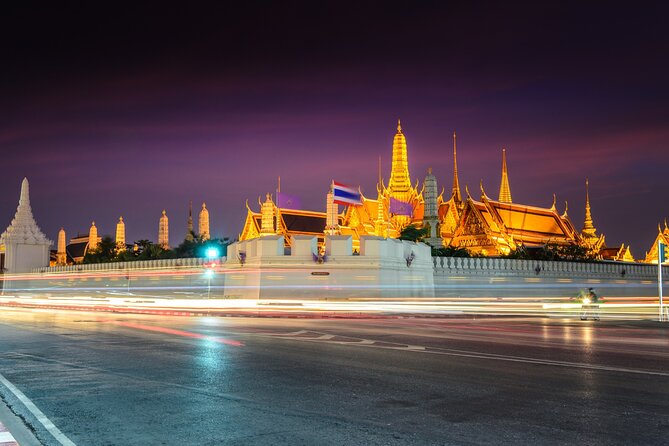Private Tour : Bangkok Night Private Tuk Tuk Tour and Street food - The Grand Palace from the outside