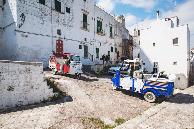 Private tour by Tuk Tuk of the Ostuni medieval quarter. - Duomo di Santa Maria Assunta: a five-minute introduction