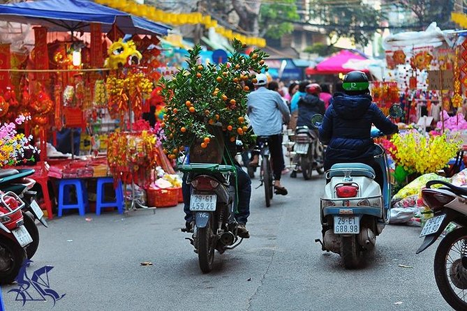 Private tour - Hanoi old quarter cyclo tour (2 hours) - Hang Ma and Hang Bac: Shopping Streets and Old Hanoi Character