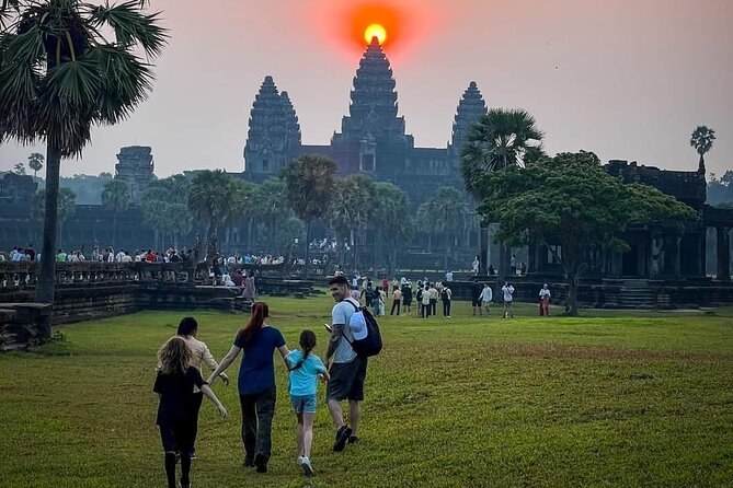 Private Tour in Angkor Wat by Tuk Tuk - Bayon’s stone faces and the Angkor Thom route