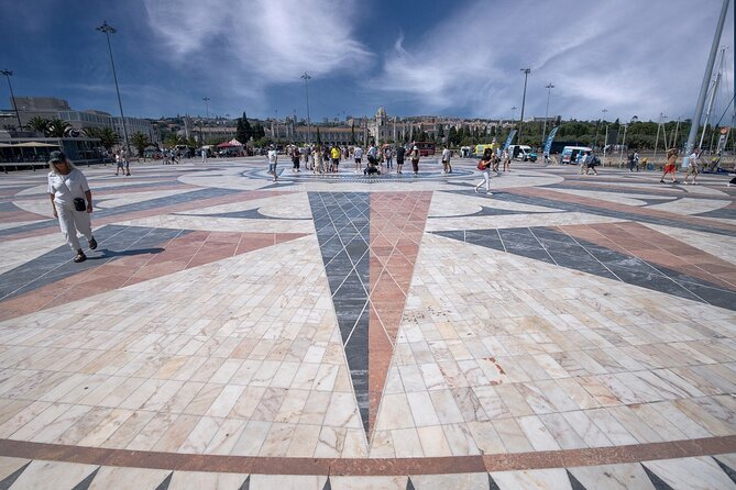 Private Tour of Tuk Tuk in Bethlehem - Jerónimos Monastery and the first look at Belém