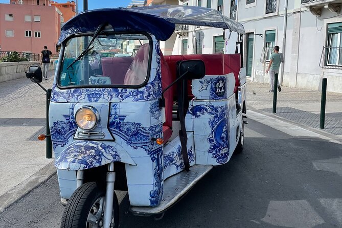 Private Tuk Tuk Tour in Lisbon 1H30 - Starting near the waterfront and reaching the Cathedral