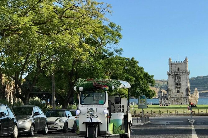 Private tuk tuk tour in old city Lisbon (Standard-1h30) - Sé Cathedral and the climb toward Alfama
