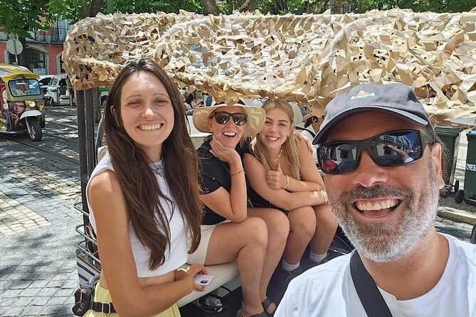 Private tuk tuk tour in old city Lisbon (Standard-1h30) - The National Pantheon and Graça