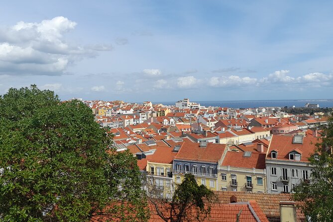 Private tuk tuk tour through the historic center of Lisbon - São Vicente de Fora and the Philippine dynasty