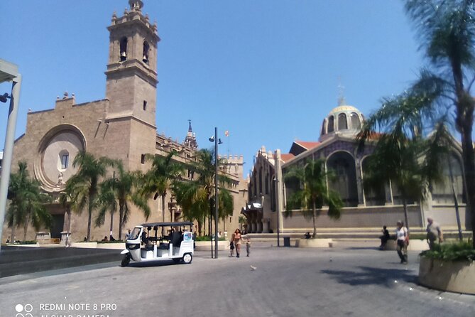 Private TukTuk Tour 2 Hours of Valencia - The cathedral and the Holy Chalice
