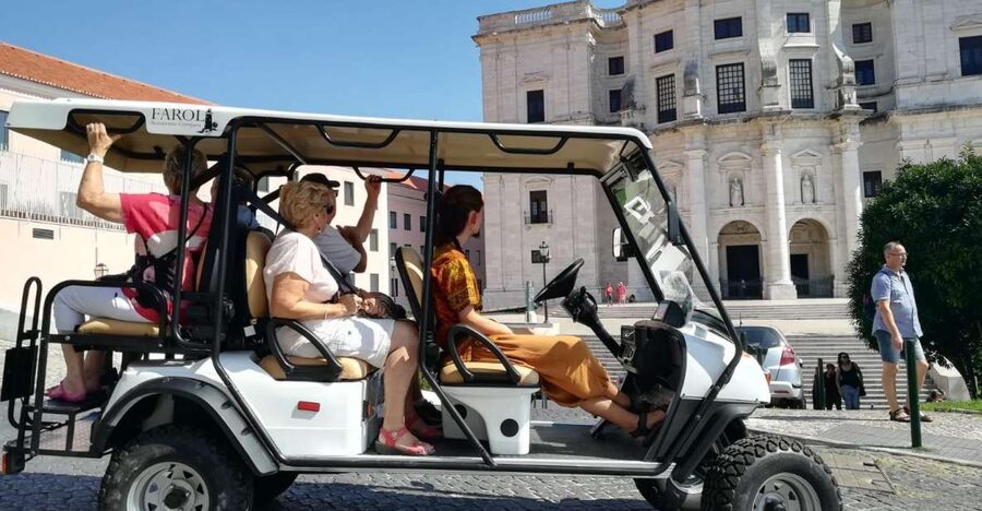 Private tuktuk Tour :Old Town Lisbon with hotel pick-up - The guides and language choice