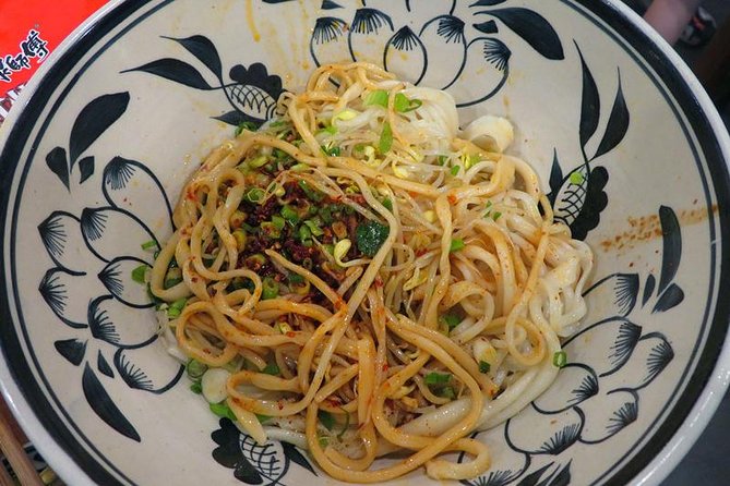 Private Xi’an Night & Food Tour by Tuk Tuk and Public Transportation - Who should book this Xi’an night tour?