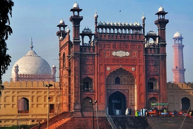 Rangeela Rickshaw Walled City Lahore Guided Tour - Badshahi Mosque and the view across Hazuri Bagh
