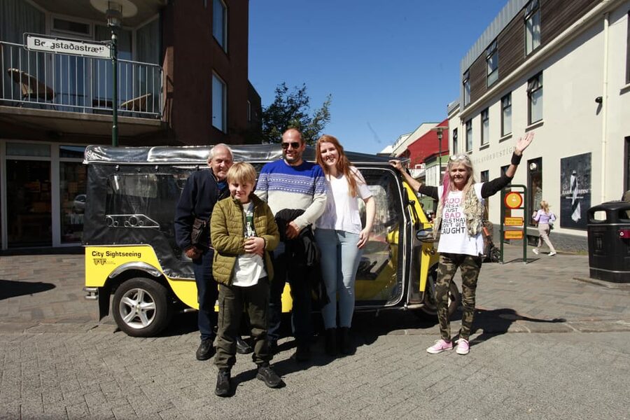 Reykjavík Tuk Tuk Tour - What the guide adds to the experience