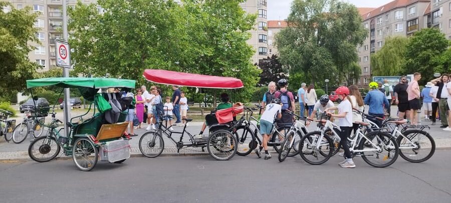 Rickshaw for 2 and Driver-Shared Guide (Combo Vehicle Group) - Alexanderplatz, the TV Tower, and Rotes Rathaus