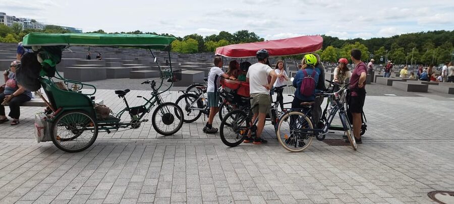 Rickshaw for 2 and Driver-Shared Guide (Combo Vehicle Group) - Starting near Rosenthaler Platz