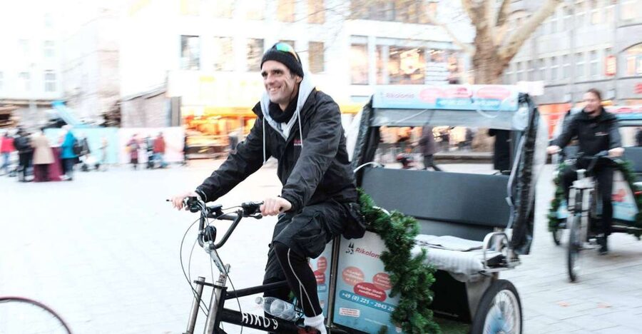 Rickshaw Glühwein Ride - A warm seat for seeing Cologne in winter