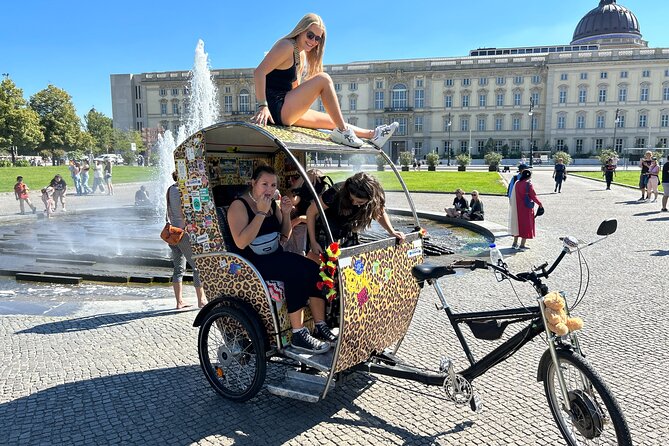 Rickshaw Tours Berlin - Groups of up to 16 people with several rickshaws - Guide style, comfort, and group experience