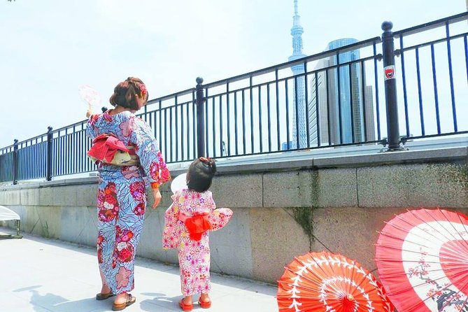 Ride a rickshaw wearing a kimono in Asakusa! Enjoy authentic traditional culture! - Getting dressed in about 30 minutes