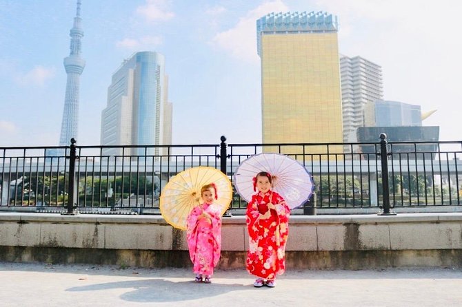 Ride a rickshaw wearing a kimono in Asakusa! Enjoy authentic traditional culture! - Exploring Kaminarimon and Sensoji Temple