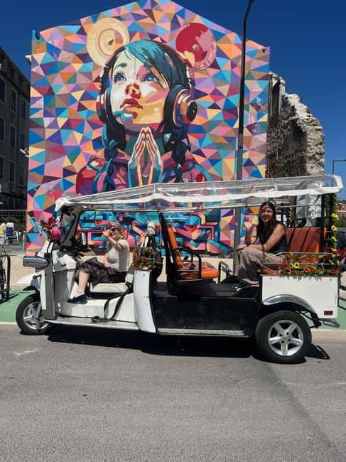 Ride the Stories of Lisbon – Tuk Tuk Experience - Santa Luzia and the first photo pause