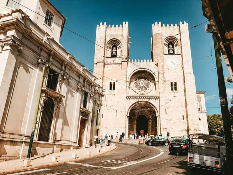 Ride the Stories of Lisbon – Tuk Tuk Experience - What the private format adds