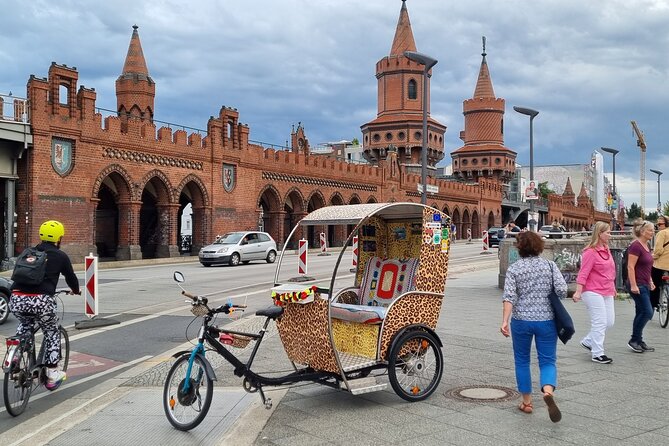 Romantic Berlin Rickshaw City and Photo Tour - incl. pick-up - Traces of the Wall and Checkpoint Charlie