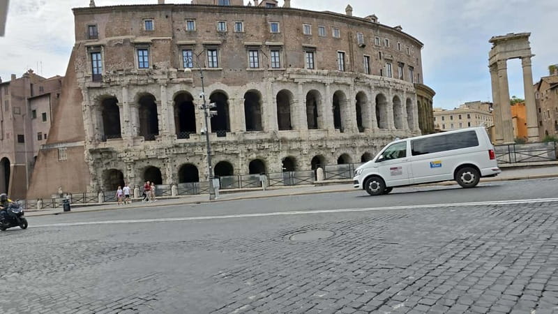 Rome: City Center Private Tour With Tuk-Tuk - Who should book this ride?