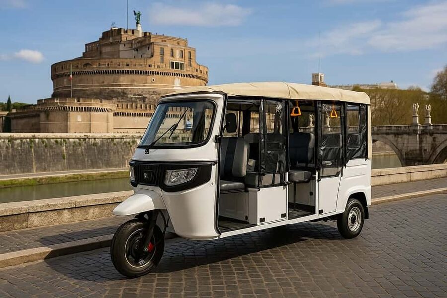 Rome: Photography service with Electric tuk tuk - Route one: ancient Rome, Trevi Fountain, and Piazza Navona
