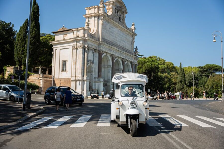 Rome: Private Tuk Tuk Tour with Hotel Pickup and Prosecco - Why a private tuk tuk works well in Rome