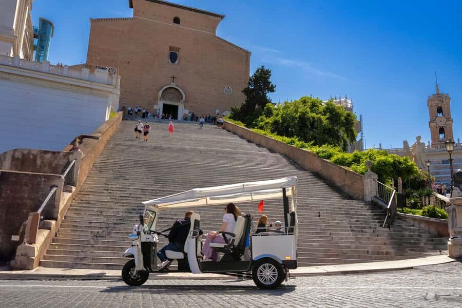 Rome: Tuk-Tuk Guided Tour in Rome City Center - The guides make the difference