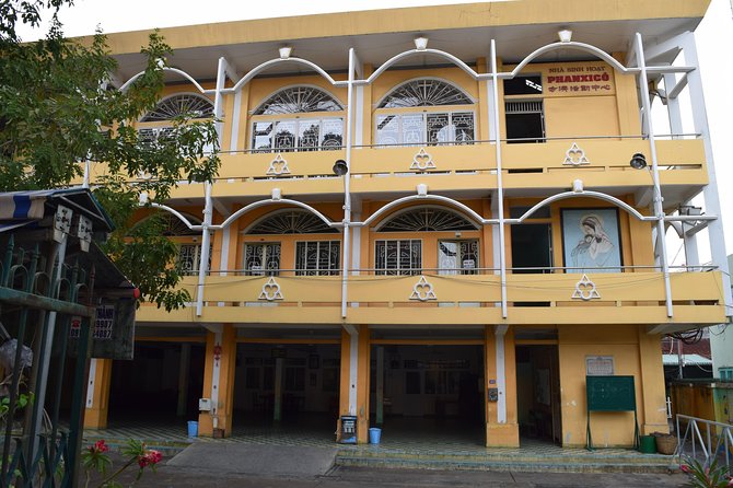 Saigon City One Day Discover By Cyclo Ride Private Tour With Guide - Notre Dame Cathedral, City Hall, and the Opera House