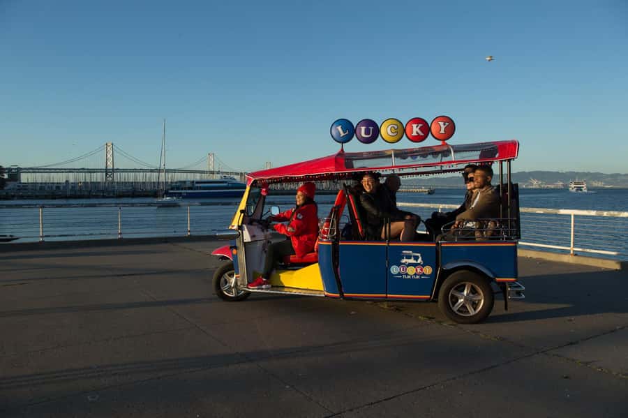 San Francisco: Private City Tour by Electric Tuk-Tuk - City Hall, Union Square, and the central districts