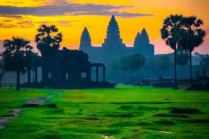 Siem Reap: 1 Day Angkor Wat + Sunrise Private Tour with Tuk-Tuk - Key points to know before booking