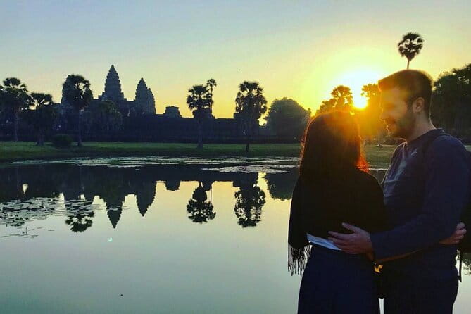 Siem Reap: 1 Day Angkor Wat + Sunrise Private Tour with Tuk-Tuk - What your English-speaking driver does