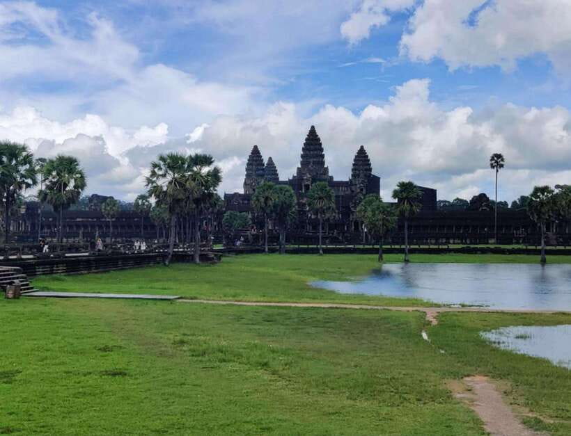 Siem Reap: Angkor Wat Private Tour by Tuk-Tuk - Ta Keo, a sharp change of mood