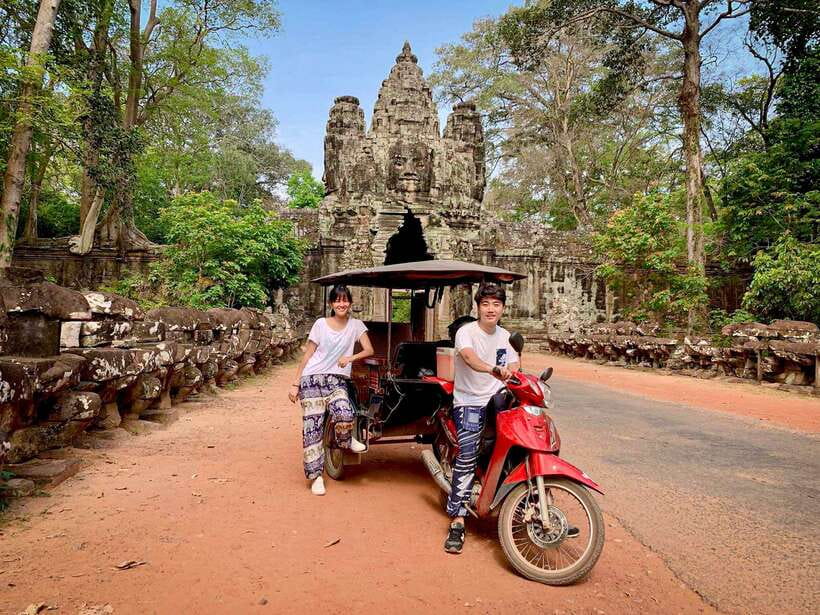Siem Reap: Angkor Wat Sunrise Tour via Tuk Tuk & Breakfast - Ta Prohm and Ta Nei under the trees