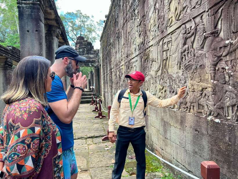 Siem Reap: Angkor Wat Sunrise Tour via Tuk Tuk & Breakfast - Bayon’s smiling faces and the Victory Gate